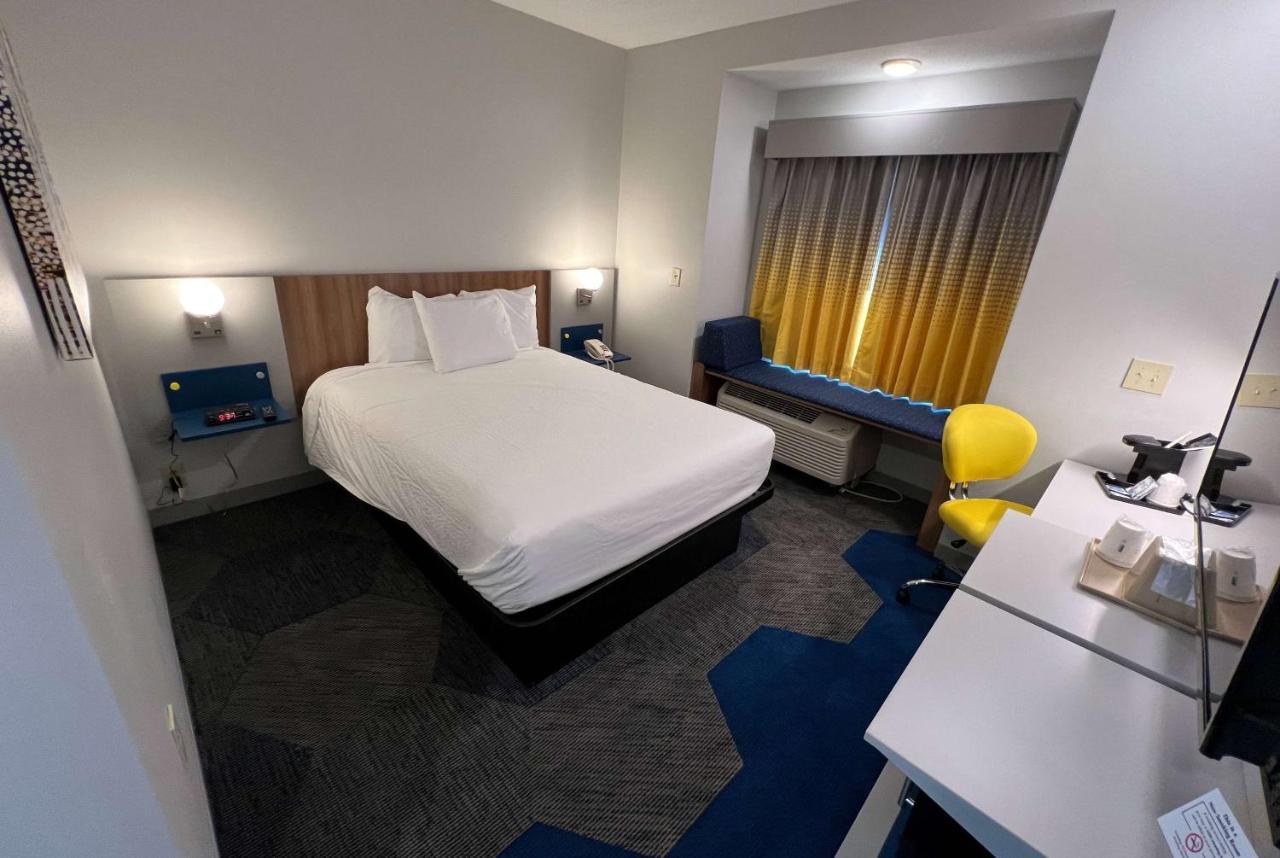 Microtel Inn & Suites By Wyndham Charlotte/Northlake Exterior photo