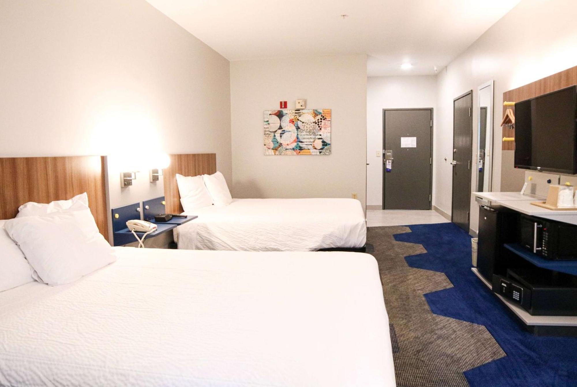 Microtel Inn & Suites By Wyndham Charlotte/Northlake Exterior photo